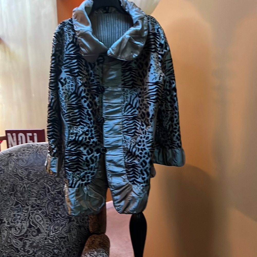 Woman’s Dressy reversible Jacket. L-XL. Green/black.